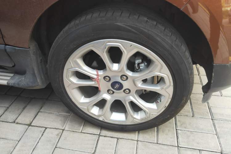 Used Ford EcoSport 2018 1.5L Automatic Platinum Wing Model Right Front Wheel Hub