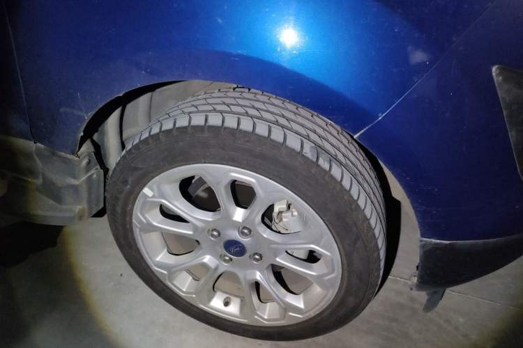 Used Ford EcoSport 2018 1.5L Automatic Platinum Wing Model Right Front Wheel Hub
