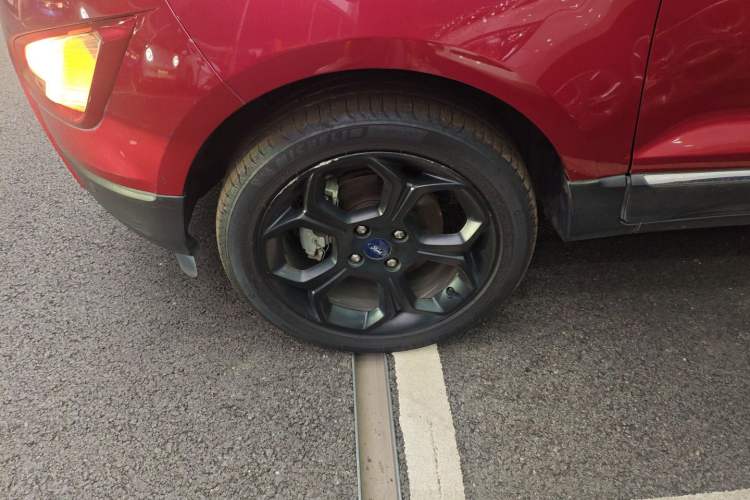 Used Ford EcoSport 2018 2.0L Automatic 4x4 Prestige Trim Left Front Wheel Hub
