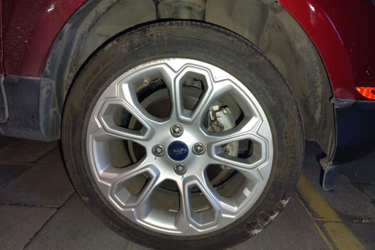 Used Ford EcoSport 2018 1.5L Automatic Platinum Wing Model Right Front Wheel Hub