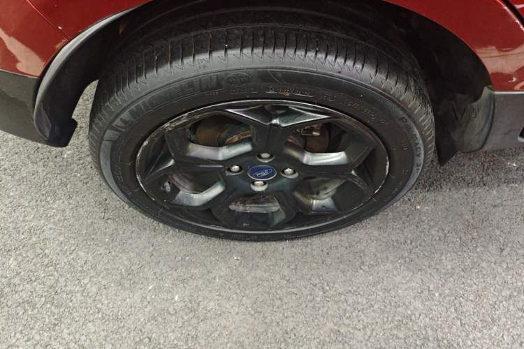 Used Ford EcoSport 2018 2.0L Automatic 4x4 Prestige Trim Right Rear Wheel Hub