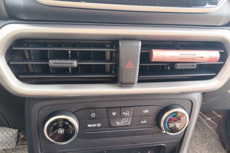 Used Ford EcoSport 2018 1.5L Automatic Elite Edition Audio And AC Panel