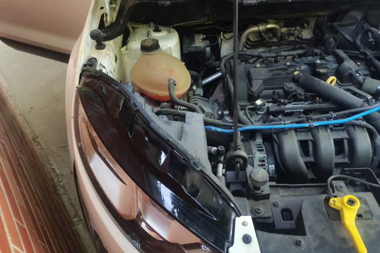 Used Ford EcoSport 2018 1.5L Automatic Platinum Wing Model Engine Bay Right