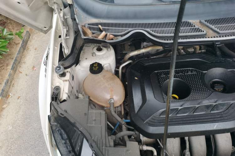 Used Ford EcoSport 2018 2.0L Automatic 4x4 Prestige Trim Engine Bay Right