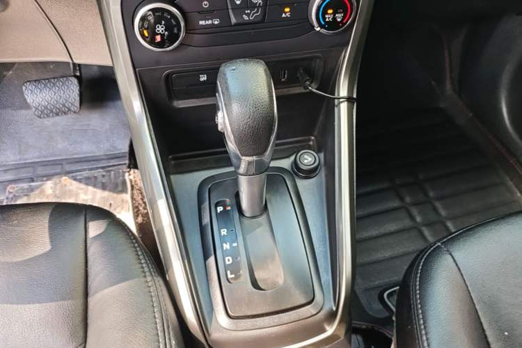 Used Ford EcoSport 2018 1.5L Automatic Platinum Wing Model Gear Lever