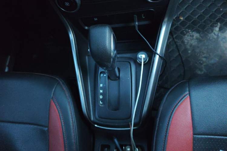 Used Ford EcoSport 2018 1.5L Automatic Platinum Wing Model Gear Lever