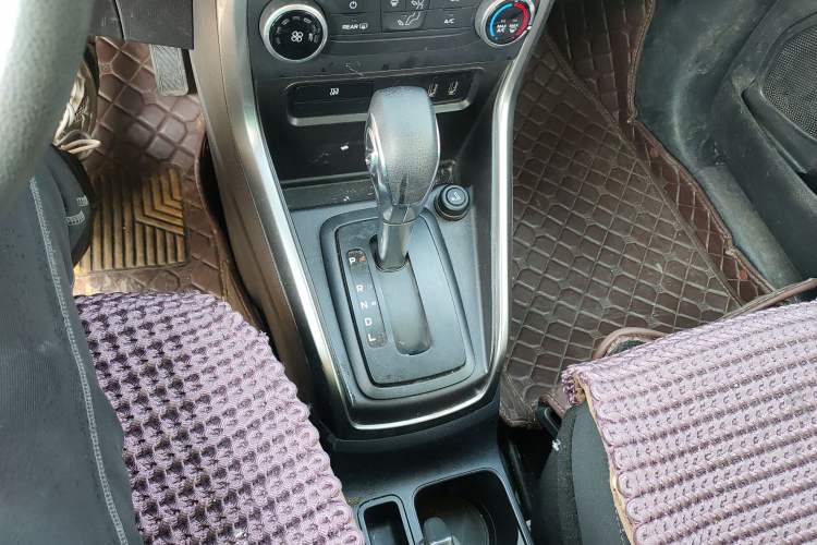 Used Ford EcoSport 2018 1.5L Automatic Platinum Wing Model Gear Lever