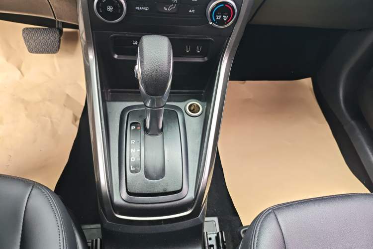 Used Ford EcoSport 2018 1.5L Automatic Platinum Wing Model Gear Lever