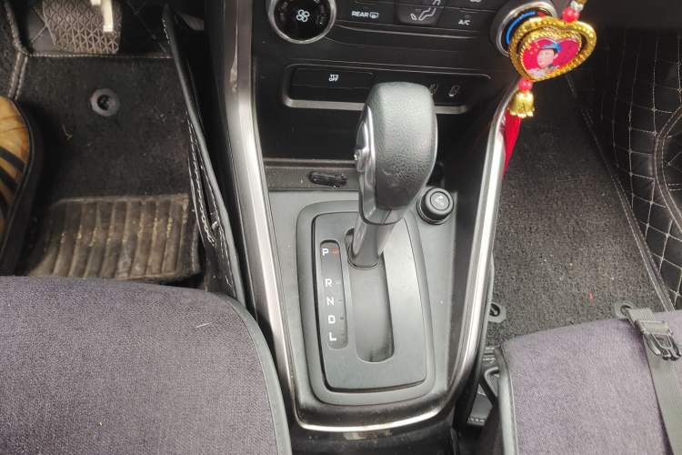 Used Ford EcoSport 2018 1.5L Automatic Platinum Wing Model Gear Lever