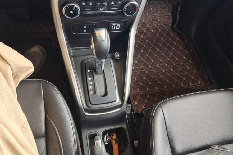 Used Ford EcoSport 2018 EcoBoost 125 Automatic Luxury Edition Gear Lever