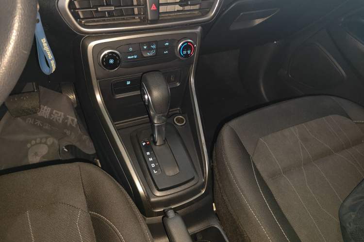 Used Ford EcoSport 2018 1.5L Automatic Platinum Wing Model Gear Lever