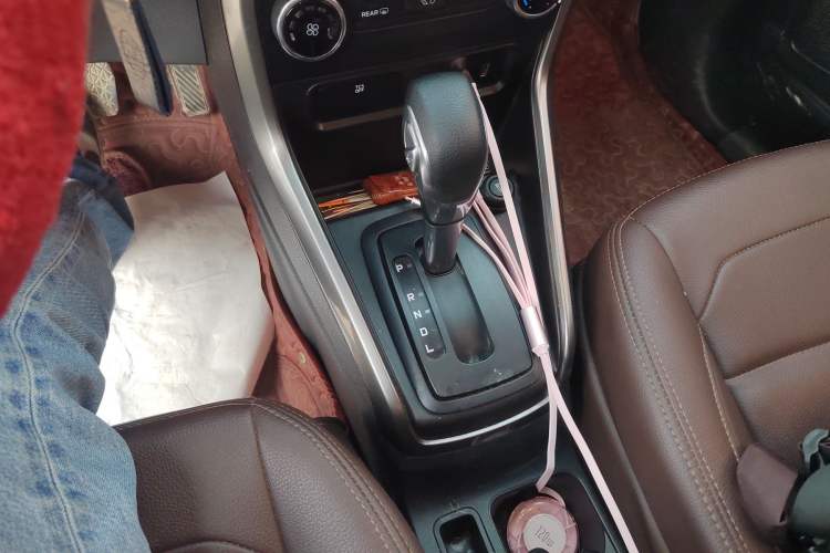 Used Ford EcoSport 2018 1.5L Automatic Platinum Wing Model Gear Lever