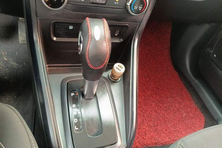 Used Ford EcoSport 2018 1.5L Automatic Platinum Wing Model Gear Lever