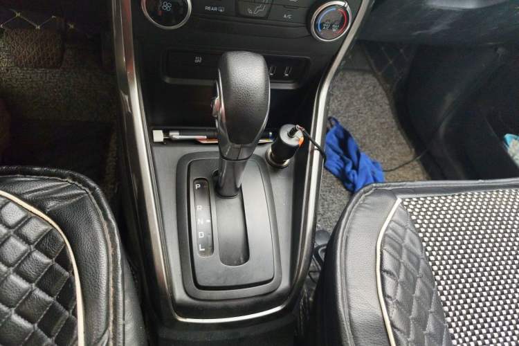 Used Ford EcoSport 2018 1.5L Automatic Platinum Wing Model Gear Lever