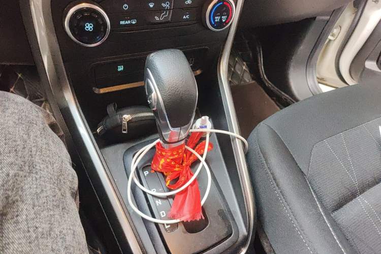 Used Ford EcoSport 2018 1.5L Automatic Platinum Wing Model Gear Lever