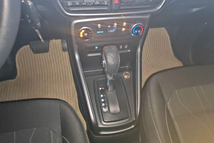 Used Ford EcoSport 2018 1.5L Automatic Platinum Wing Model Gear Lever