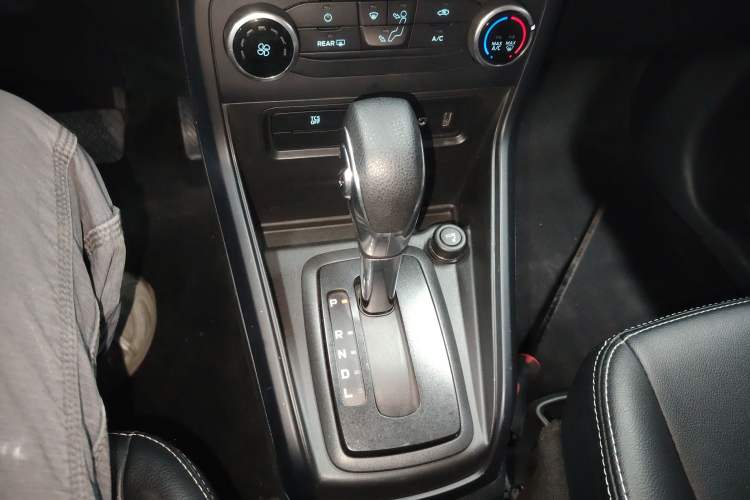 Used Ford EcoSport 2018 1.5L Automatic Elite Edition Gear Lever