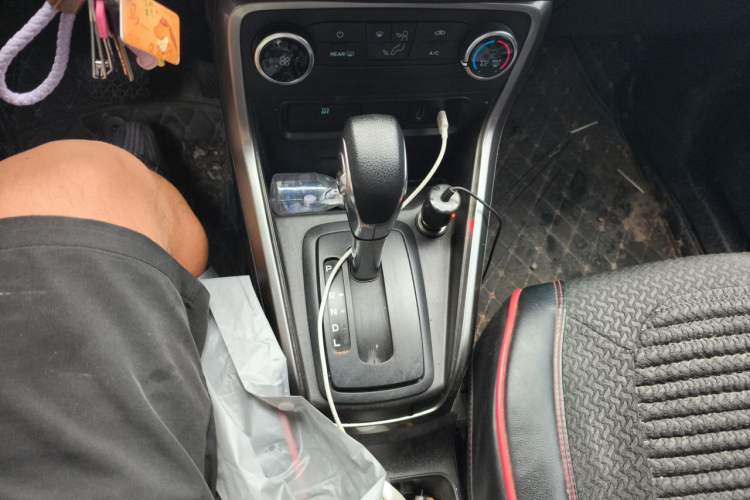 Used Ford EcoSport 2018 1.5L Automatic Platinum Wing Model Gear Lever