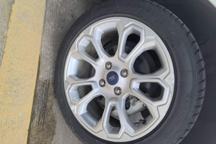 Used Ford EcoSport 2018 1.5L Automatic Platinum Wing Model Left Front Wheel Hub