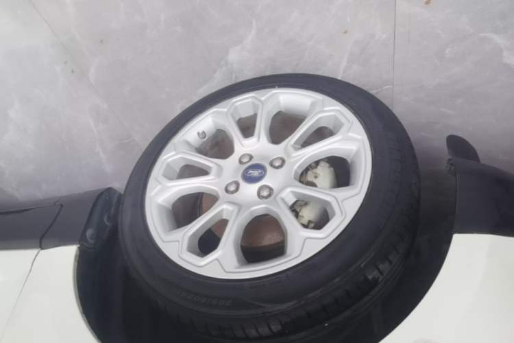 Used Ford EcoSport 2018 1.5L Automatic Platinum Wing Model Left Front Wheel Hub