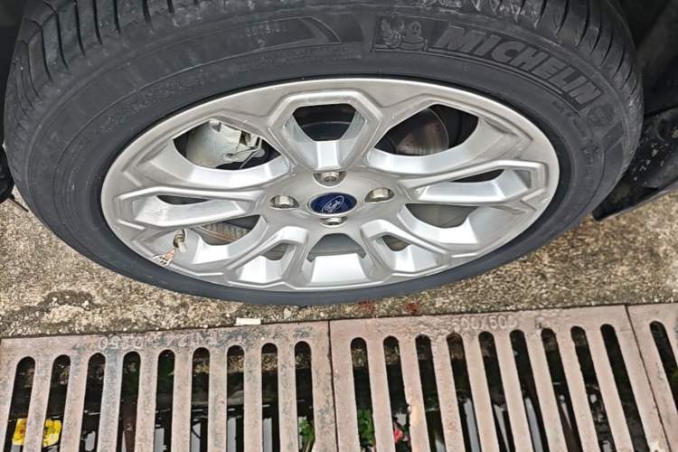 Used Ford EcoSport 2018 1.5L Automatic Platinum Wing Model Left Front Wheel Hub