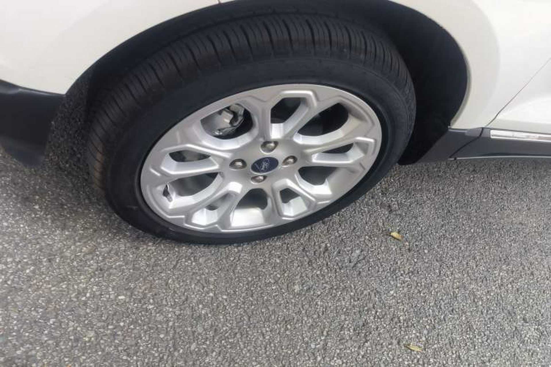 Used Ford EcoSport 2018 2.0L Automatic 4x4 Prestige Trim Left Front Wheel Hub