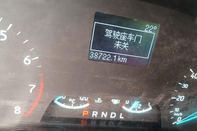Used Ford EcoSport 2018 1.5L Automatic Platinum Wing Model Odometer Close Up
