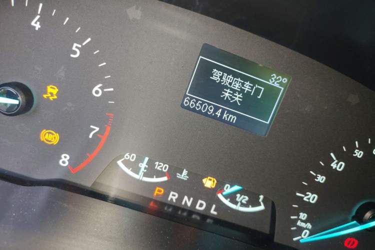Used Ford EcoSport 2018 1.5L Automatic Elite Edition Odometer Close Up