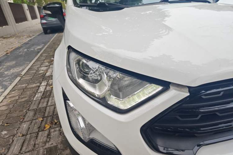 Used Ford EcoSport 2018 Revised Version 2.0L Automatic All-Wheel Drive Luxury Trim Right Front Headlight