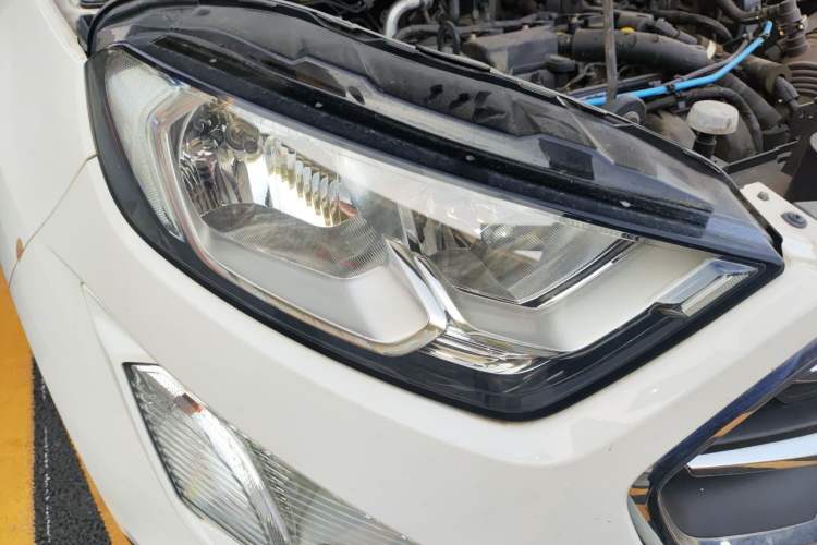 Used Ford EcoSport 2018 1.5L Automatic Zunyi Trim Right Front Headlight