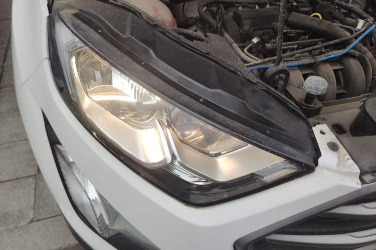Used Ford EcoSport 2018 1.5L Automatic Platinum Wing Model Right Front Headlight