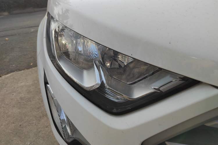 Used Ford EcoSport 2018 1.5L Automatic Platinum Wing Model Right Front Headlight