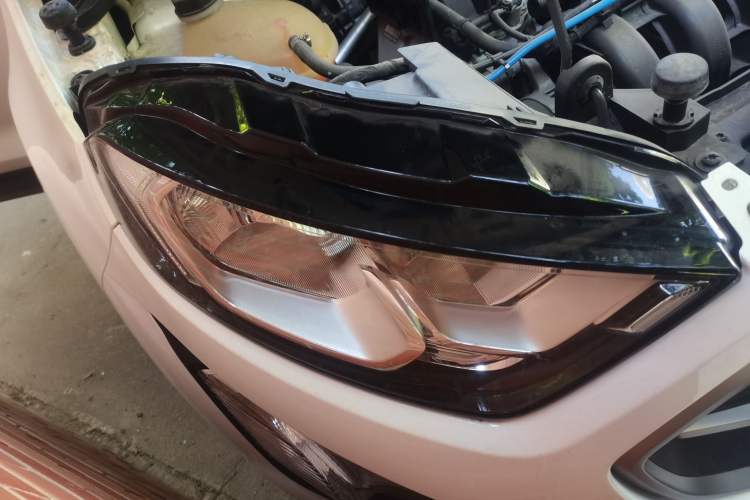 Used Ford EcoSport 2018 1.5L Automatic Platinum Wing Model Right Front Headlight