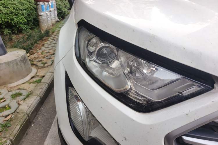 Used Ford EcoSport 2018 1.5L Automatic Platinum Wing Model Right Front Headlight