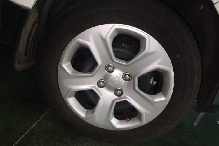 Used Ford EcoSport 2018 1.5L Automatic Elite Edition Right Front Wheel Hub