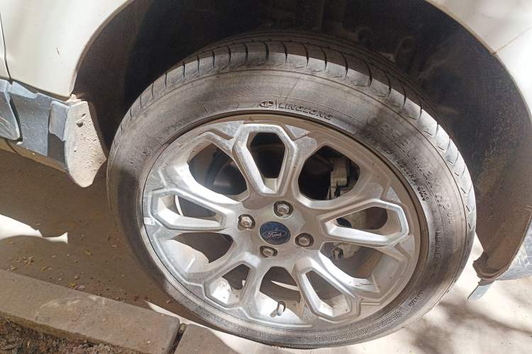 Used Ford EcoSport 2018 1.5L Automatic Platinum Wing Model Right Front Wheel Hub