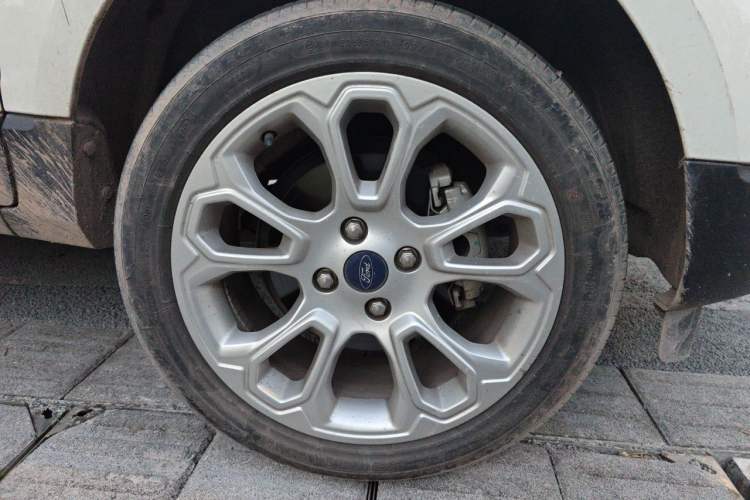 Used Ford EcoSport 2018 1.5L Automatic Platinum Wing Model Right Front Wheel Hub