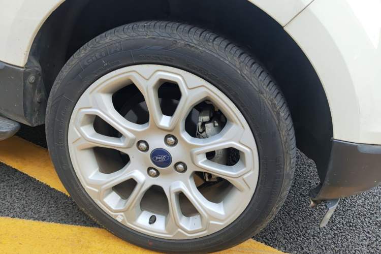 Used Ford EcoSport 2018 1.5L Automatic Zunyi Trim Right Front Wheel Hub