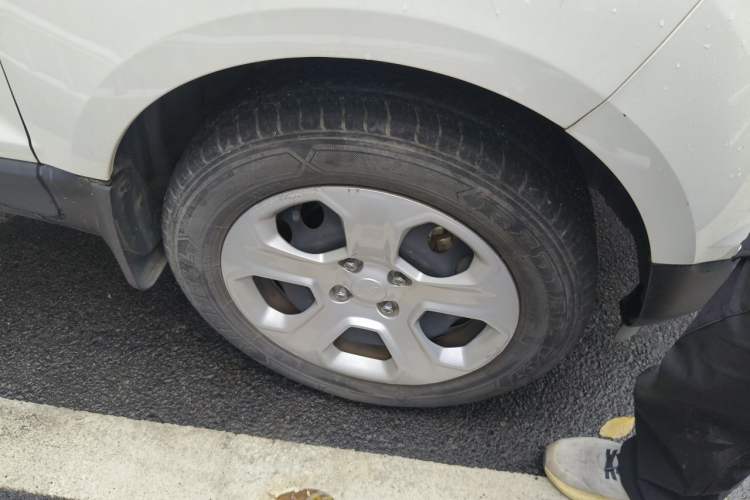 Used Ford EcoSport 2018 1.5L Automatic Elite Edition Right Front Wheel Hub