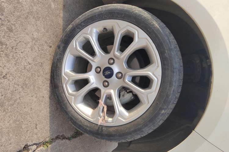 Used Ford EcoSport 2018 1.5L Automatic Platinum Wing Model Right Front Wheel Hub