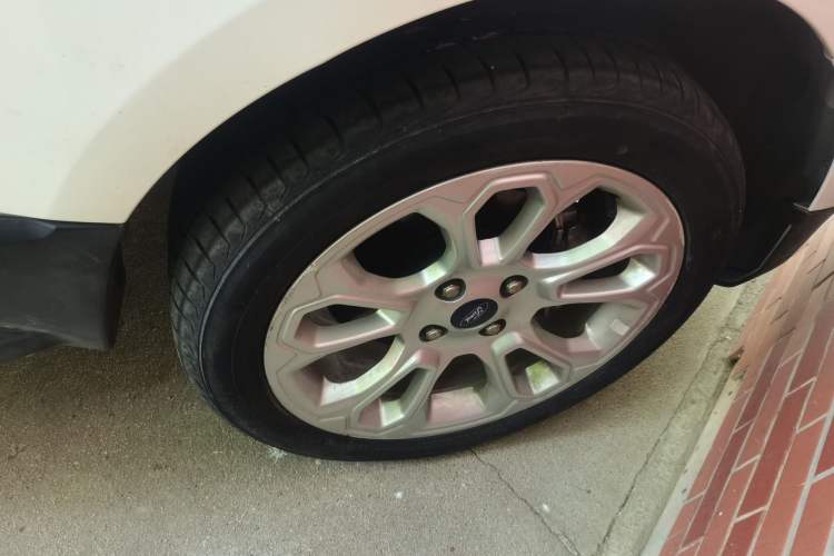 Used Ford EcoSport 2018 1.5L Automatic Platinum Wing Model Right Front Wheel Hub