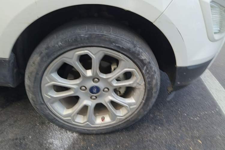 Used Ford EcoSport 2018 1.5L Automatic Zunyi Trim Right Front Wheel Hub