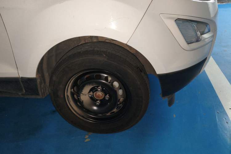 Used Ford EcoSport 2018 1.5L Automatic Zunyi Trim Right Front Wheel Hub