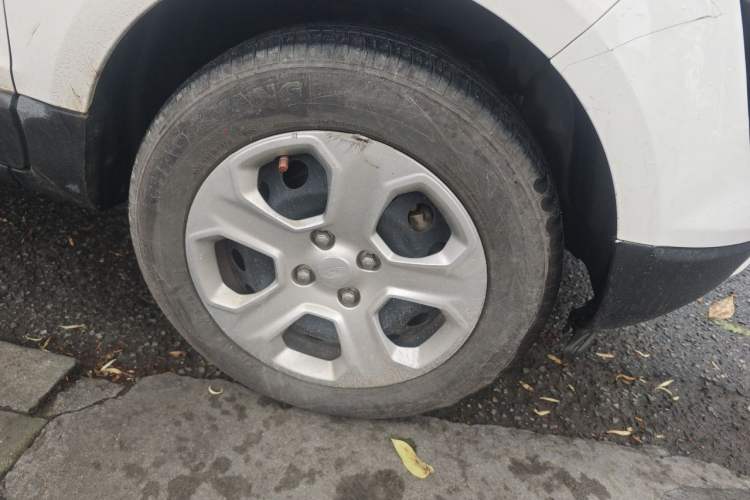 Used Ford EcoSport 2018 1.5L Automatic Elite Edition Right Front Wheel Hub