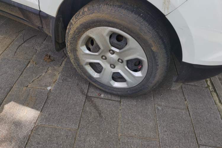 Used Ford EcoSport 2018 1.5L Automatic Elite Edition Right Front Wheel Hub