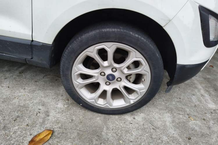 Used Ford EcoSport 2018 1.5L Automatic Platinum Wing Model Right Front Wheel Hub