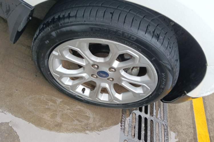 Used Ford EcoSport 2018 Facelifted EcoBoost 125 Automatic Zunyi Trim Right Rear Wheel Hub