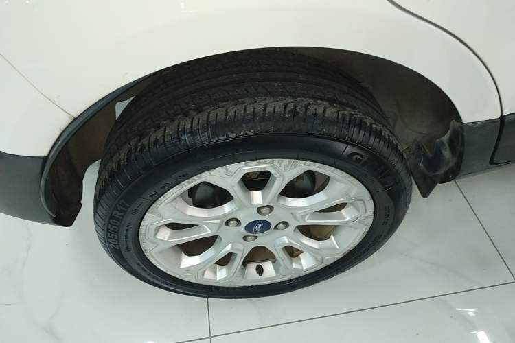 Used Ford EcoSport 2018 1.5L Automatic Platinum Wing Model Right Rear Wheel Hub