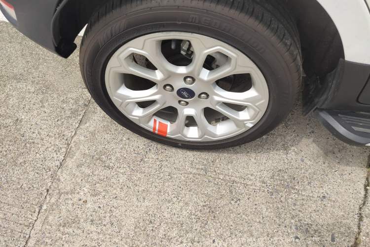 Used Ford EcoSport 2018 2.0L Automatic 4x4 Prestige Trim Right Rear Wheel Hub