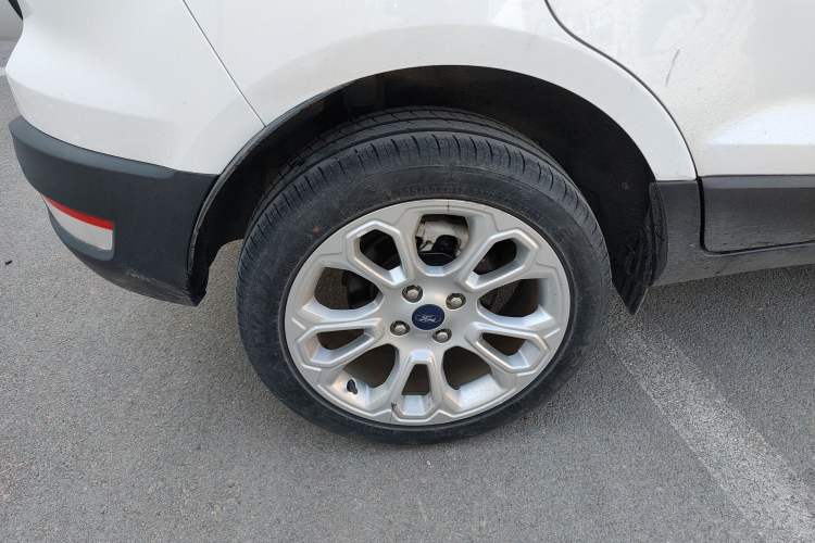Used Ford EcoSport 2018 1.5L Automatic Platinum Wing Model Right Rear Wheel Hub